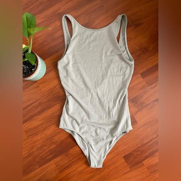 ARITZIA BODYSUIT (backless) - Picture 2 of 4